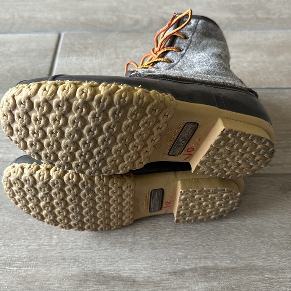 L.L. Bean Brown Grey Wool Felt Bean Boots Size: 6 - Picture 11 of 13